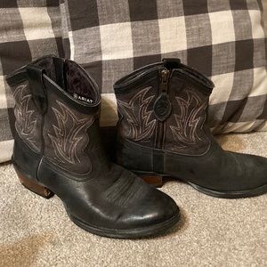 ARIAT Leather ankle boots Sz 7